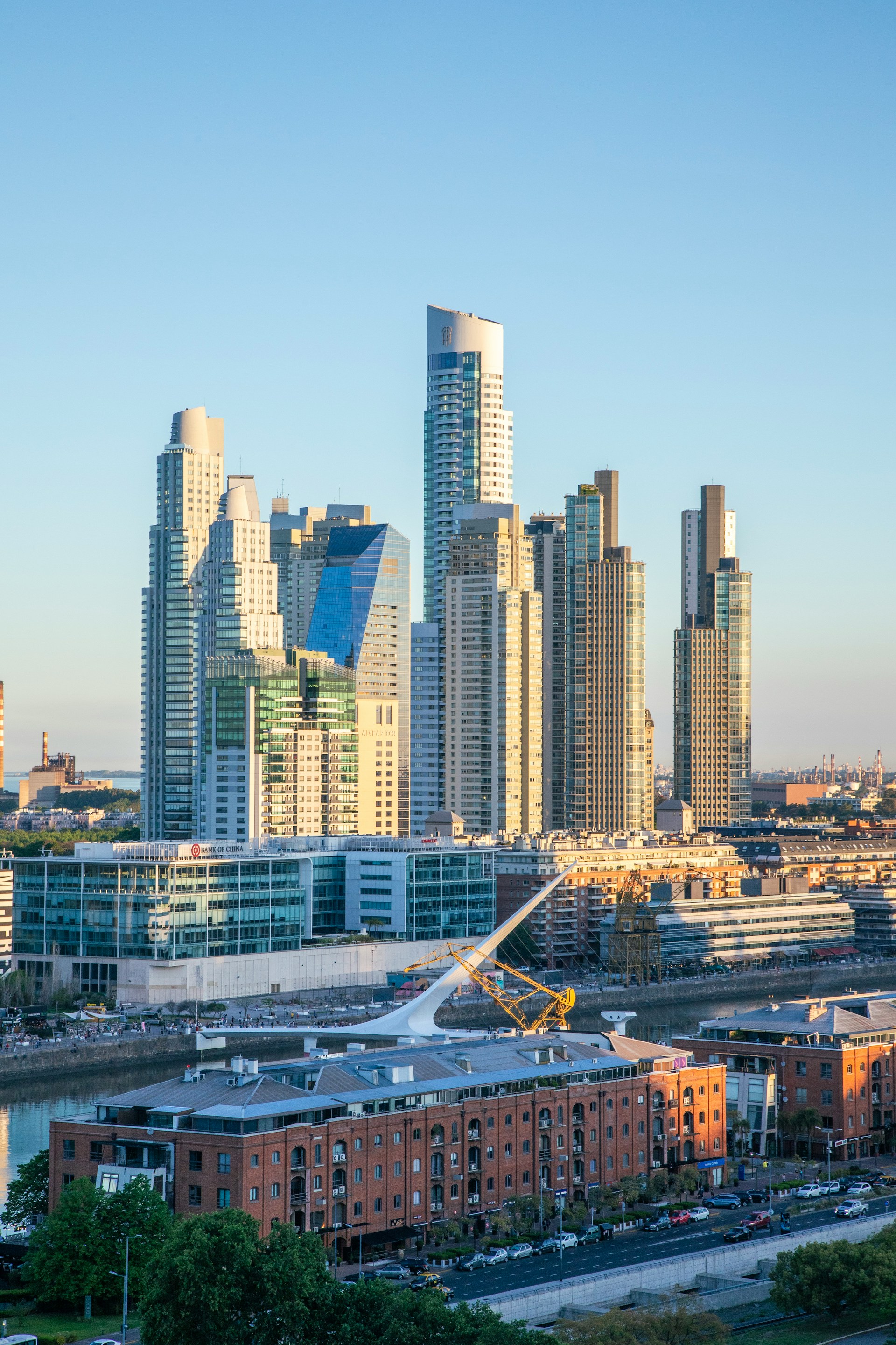 Torres residenciales de Buenos Aires al atardecer